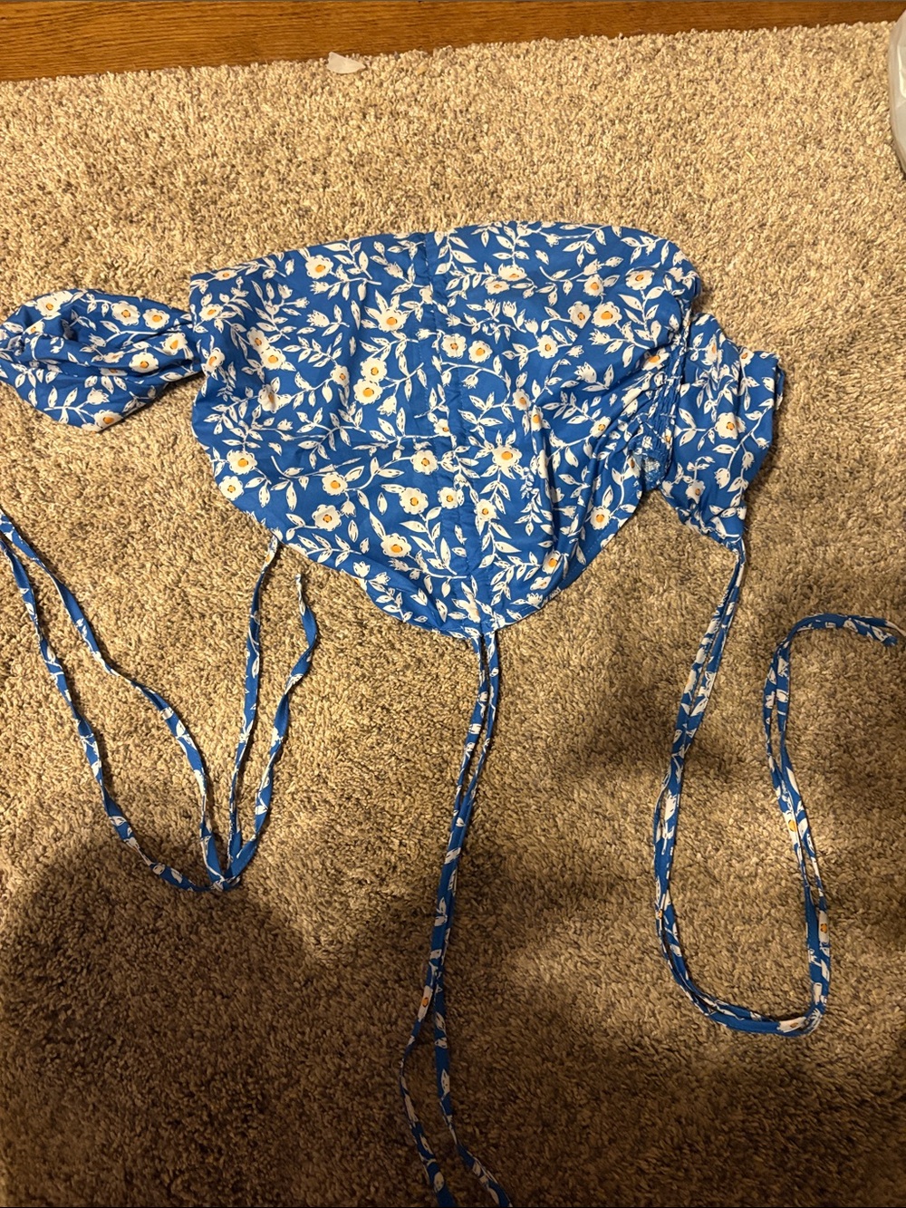 Amazon Blue Floral Tie-Back Crop Top with White and Yellow Daisies